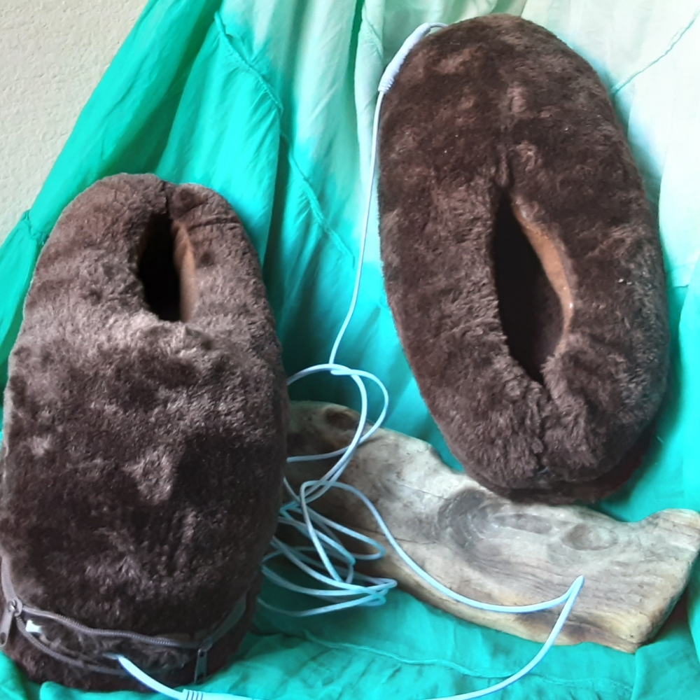 Electric USB womens size 9 brown slippers